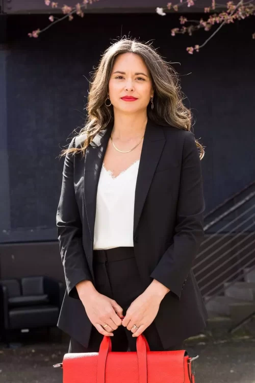 ezgif.com-gif-maker-11 Amber Kinney lawyer